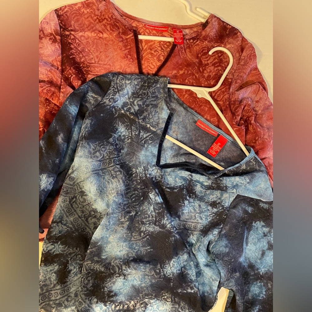Gloria Vanderbilt Blue & Rust Printed V-Neck Blouses (2)